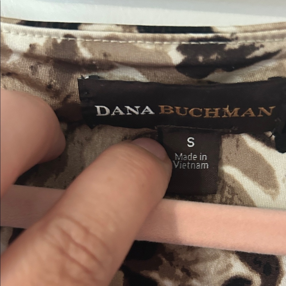 Dana Buchman Women's Tan and Black Floral Blouse - Picture 2 of 8